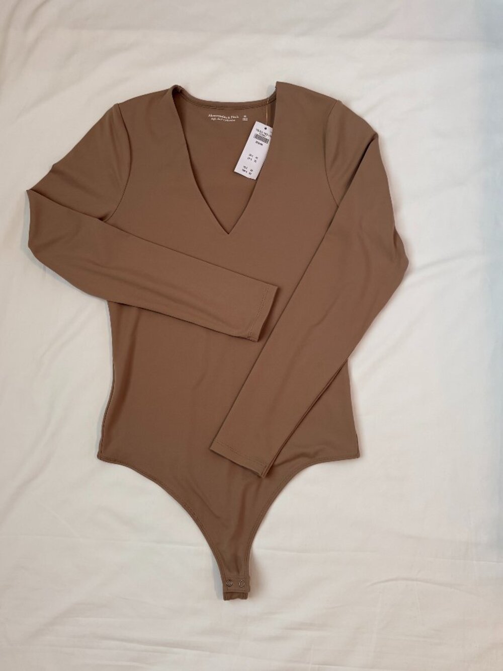 Abercrombie SoftAF Tan Nude V Neck Long Sleeve Bodysuit Medium NWT